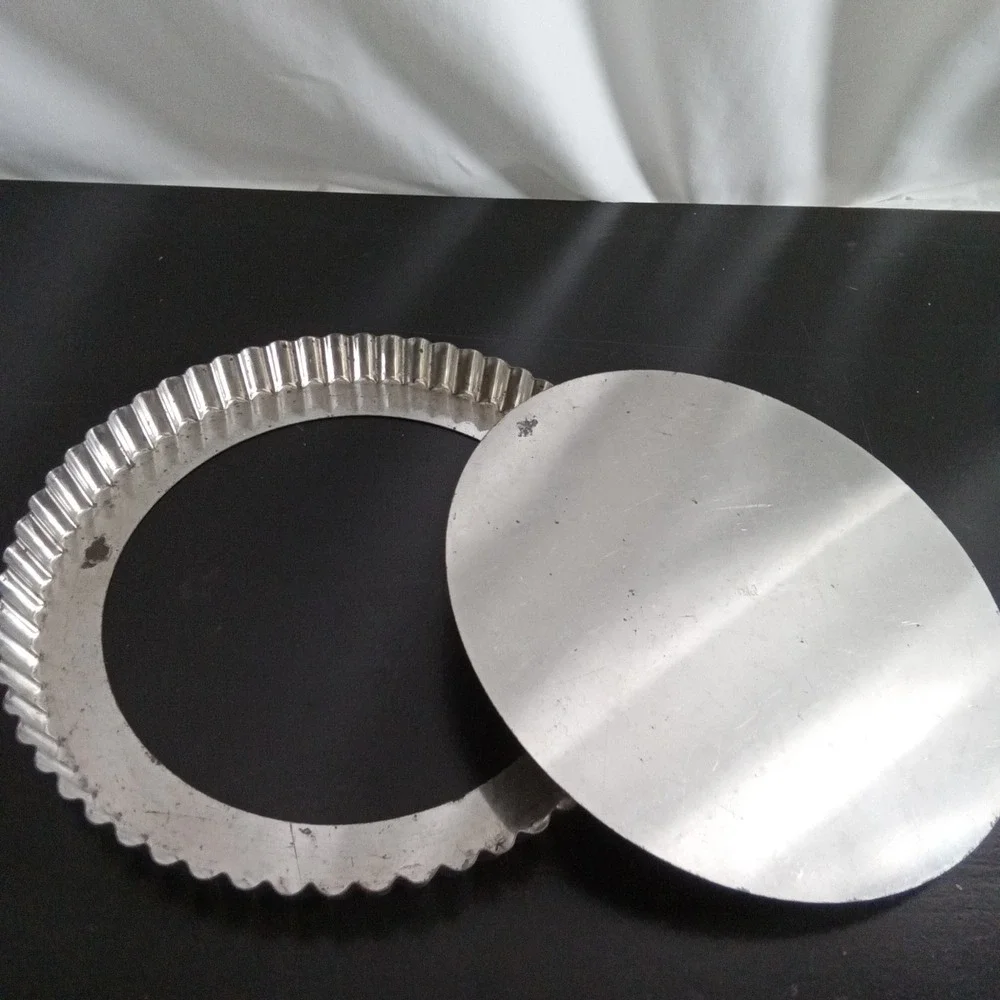 9.5 Inch Round Fluted Tart Pan with Removable Bottom Silver Tin Plated Steel